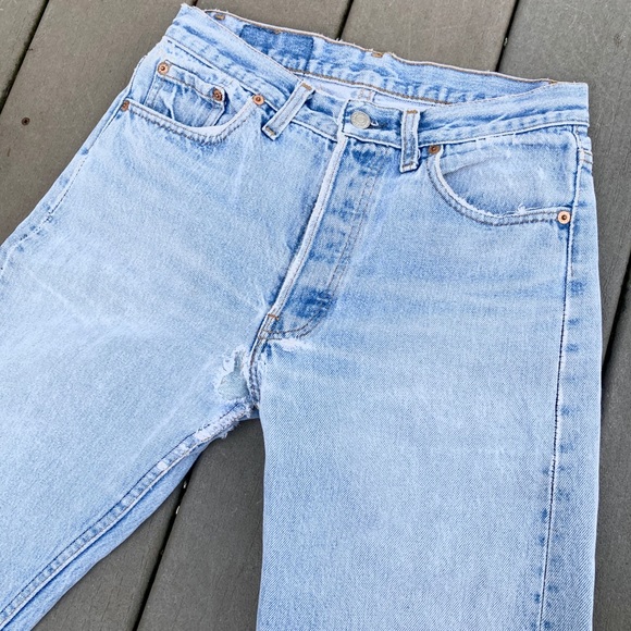 Butt rip vintage Levi’s jeans - Picture 2 of 4